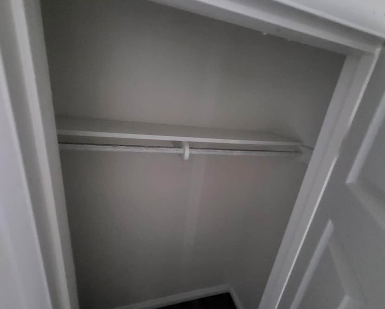 罗兰岗一栋新近翻修的独立屋现有一间房间出租 图片 5