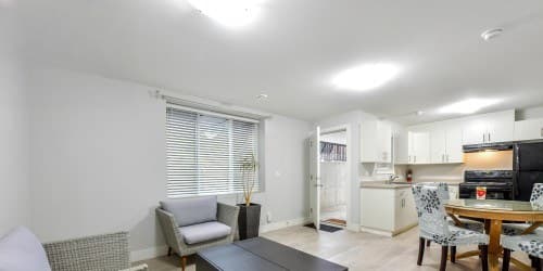 Basement-6125 146 Street|1室1卫出租 图片 3