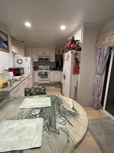 West LA 卧室出租,近UCLA family house,SMC,家具齐全,交通方便,拎包入住