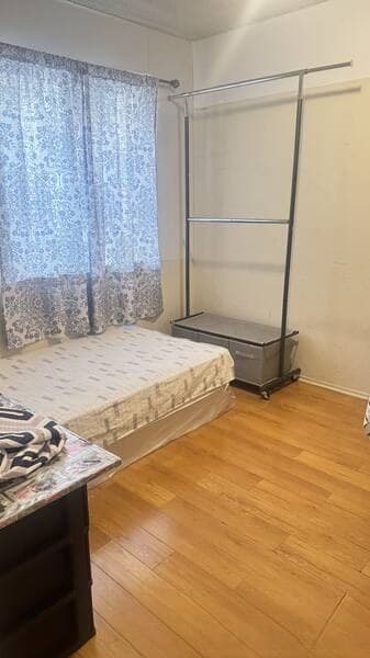Azusa 小区APU大学附近。 一楼卧室出租,附带卫生间,加一间独立储藏室