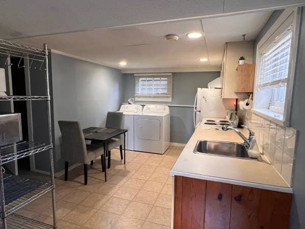 Metrotown 近BCIT,平地 包水,电,煤,, 2 房1厅 $1600 图片 3