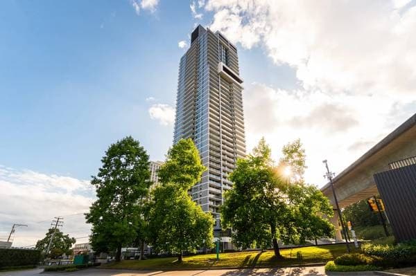 【Metrotown】近新高层1房1卫带家具/空调公寓出租 步行5分钟至天车站