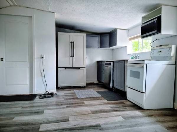 素里surrey central2室2卫,独立出入,地暖气 图片 2
