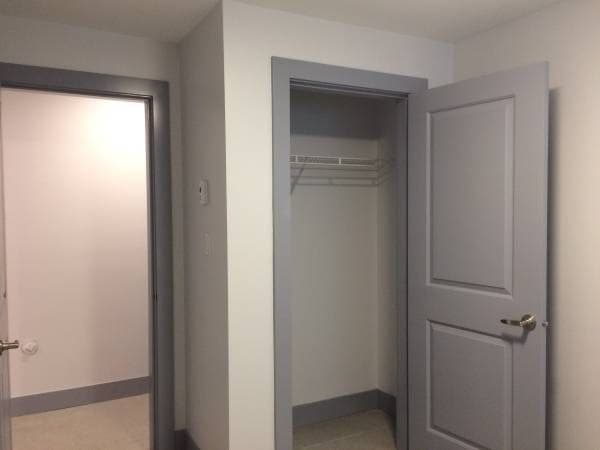 $890有车位拎包入住安静别墅二楼房间出租