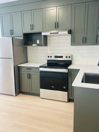 兰里新装修独立屋二楼单间拎包入住(含家具, $900/月)